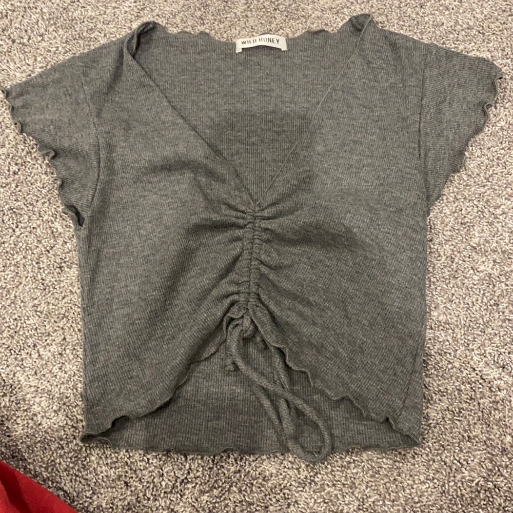 ruffle low cut tee
